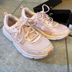 Under Armour Charged Assert 10
Size: 8
Color: Orange Dream
Good condition